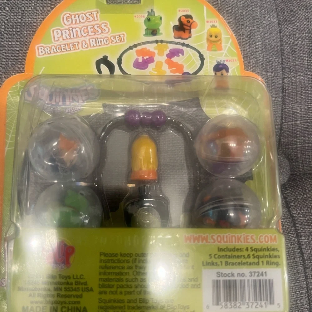 Squinkies bracelet and ring set